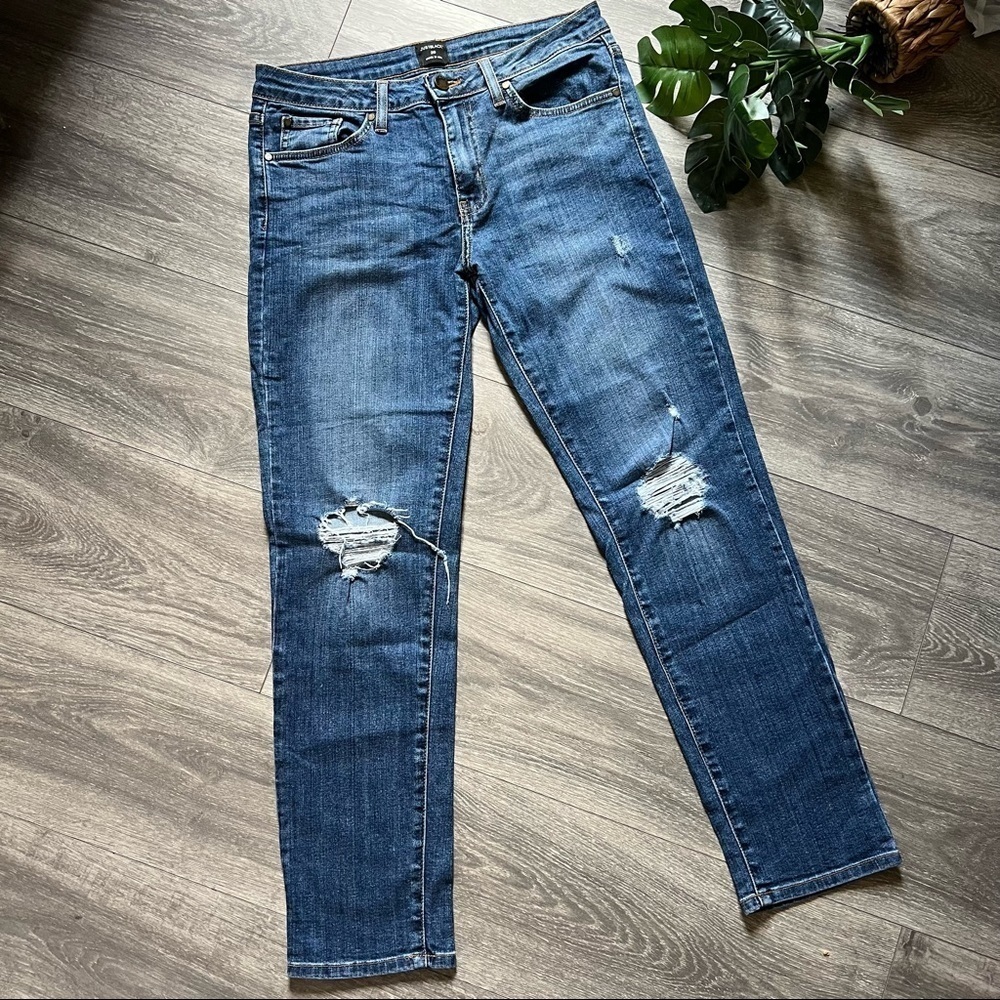 Just Black Denim distressed cropped ankle skinny cigarette jeans. Size 26